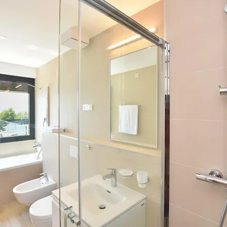 Luxury Offering Calm Atmosphere * Tice